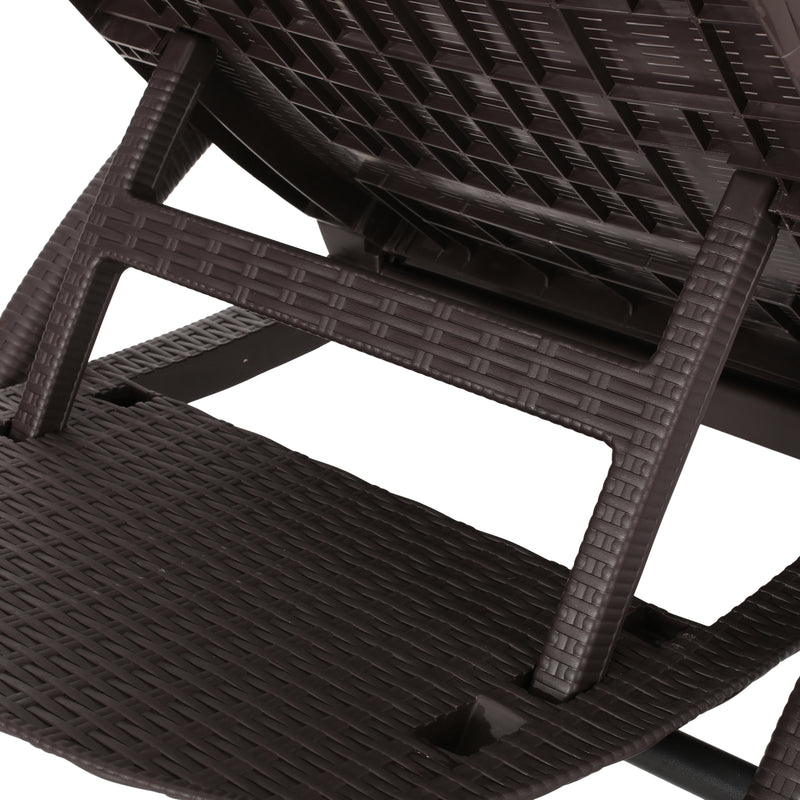 Outdoor Lounge Chair with 4 Adjustment Angles, Dark Brown